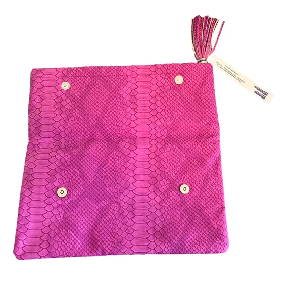Bloomingdale’s Pink Faux Snakeskin Clutch, NWT - Picture 3 of 5